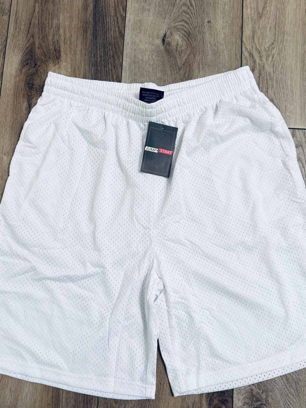 NWT Men's White Athletic Mesh Shorts in Sz L